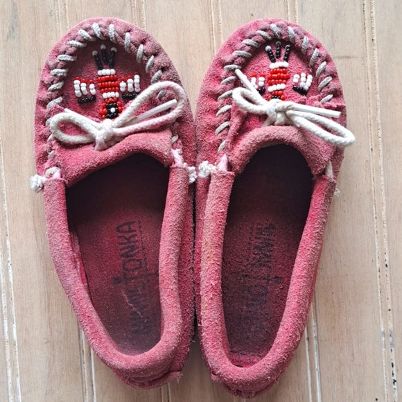 Minnetonka Thunderbird Leather Girl's Moccasin Native American HandBeaded - Picture 1 of 12